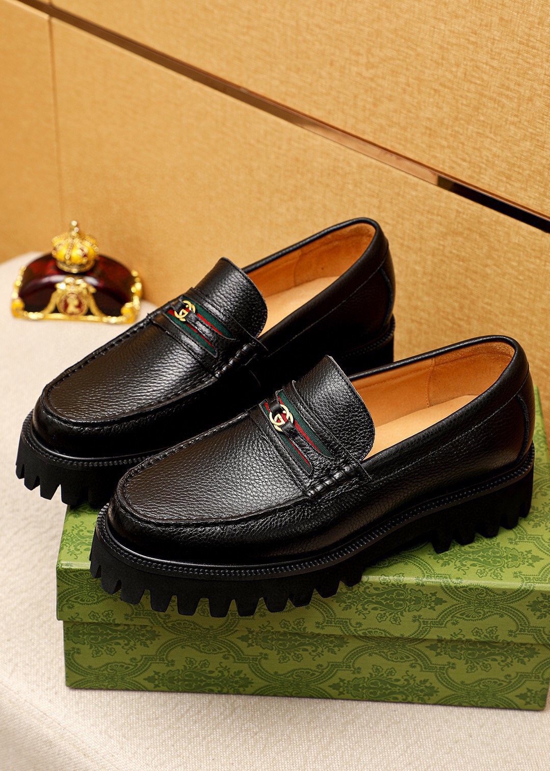 Gucci Black Metal-Bit Lug Sole Loafers — front