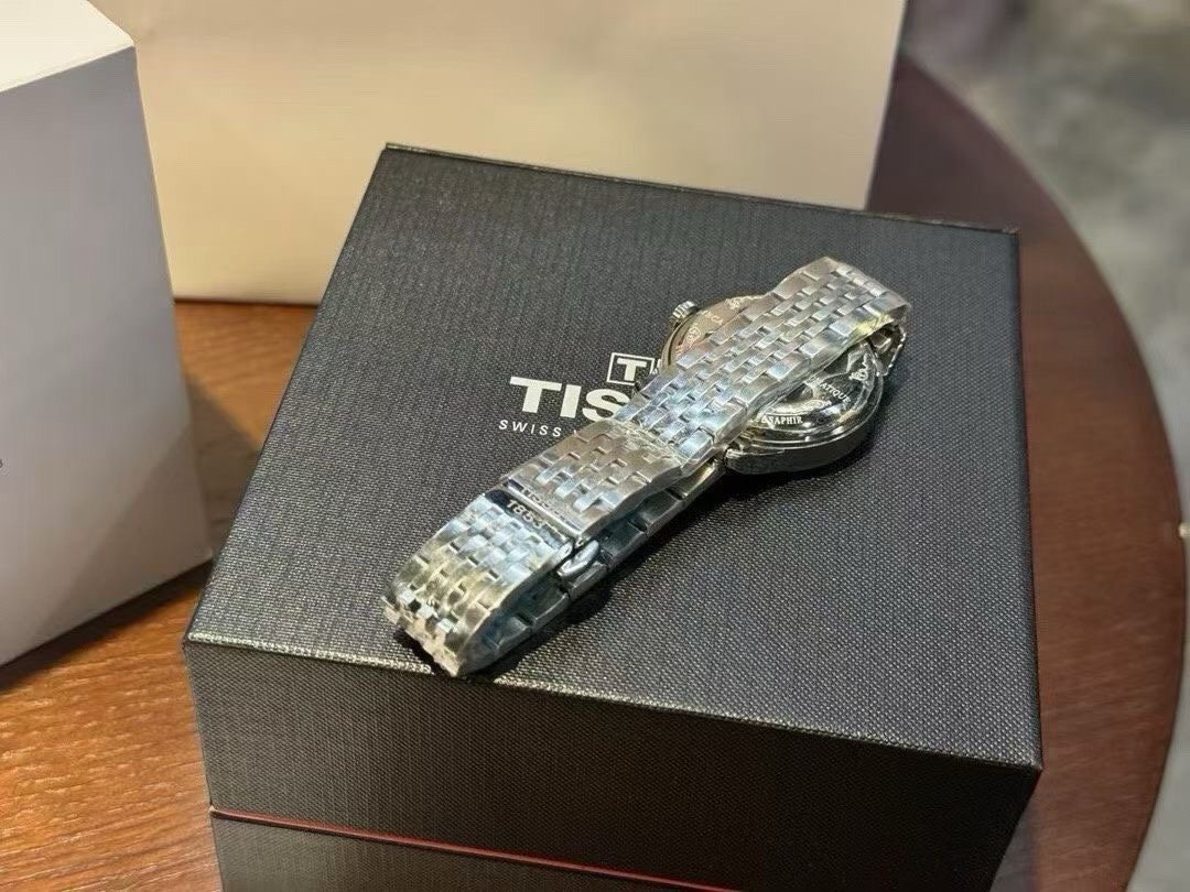 Tissot White Dial Bracelet Watch — detail