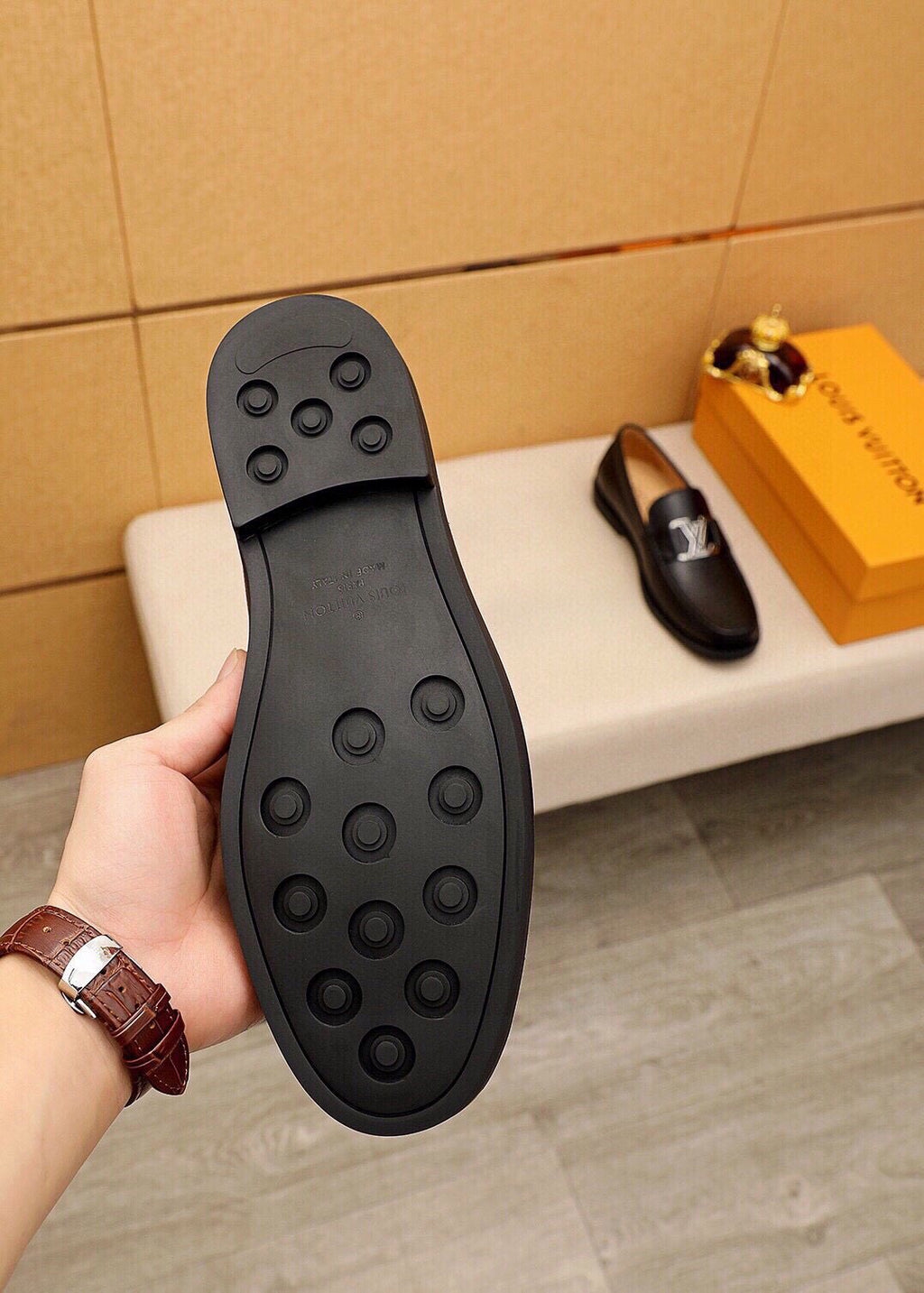 微商相册测试鞋子-Louis Vuitton Black Leather Hardware Loafers — detail
