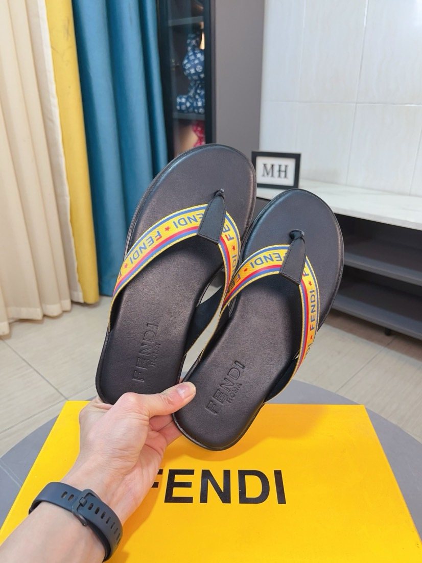 FENDI Multicolor Strap Thong Sandals — front