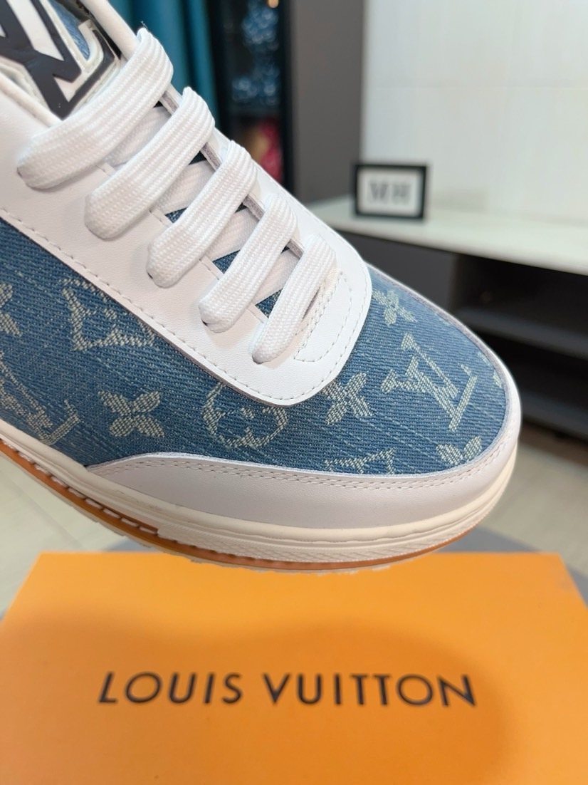Louis Vuitton Monogram Low-Top Sneakers — detail